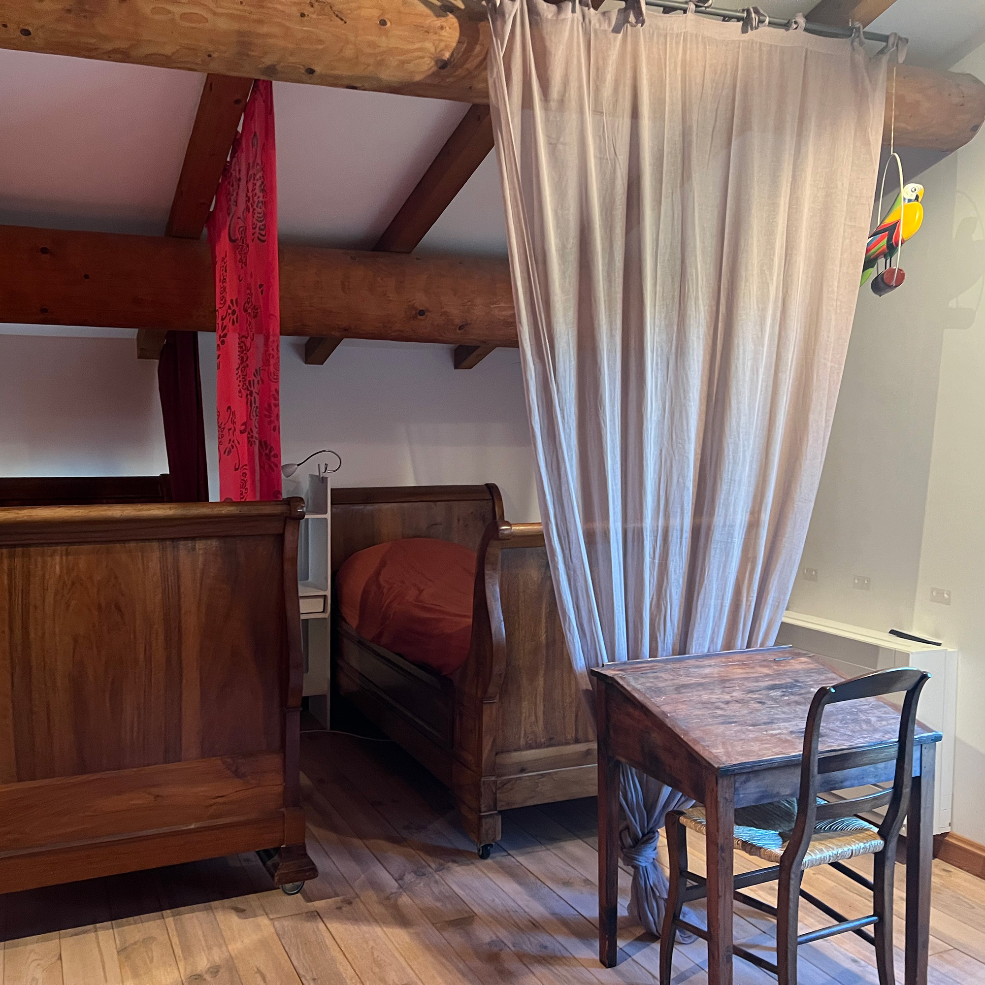 MAS-MOURIES-LA-REYNE-BEDROOM