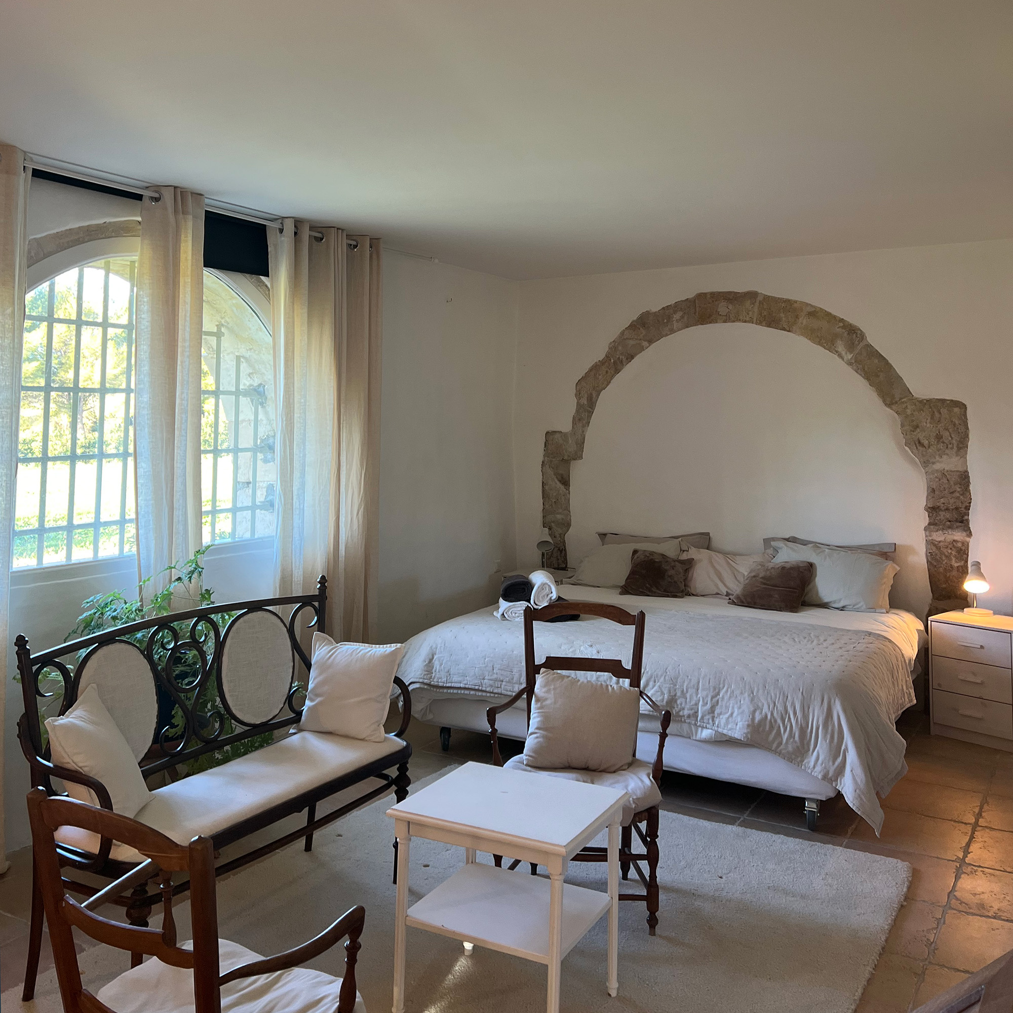 MAS-REYNE-MOURIES-SUITE-ALPILLES-CLEDAURE